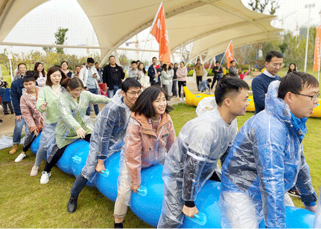 中科天工趣味運(yùn)動(dòng)會03.gif 中科天工趣味運(yùn)動(dòng)會03.gif