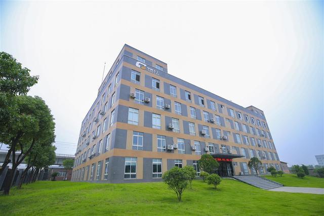 從蘋果手機(jī)包裝掘出藍(lán)海.jpg 從蘋果手機(jī)包裝掘出藍(lán)海.jpg